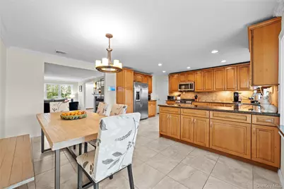 625 Edgewater Road, Oakdale, NY 11769 - Photo 17