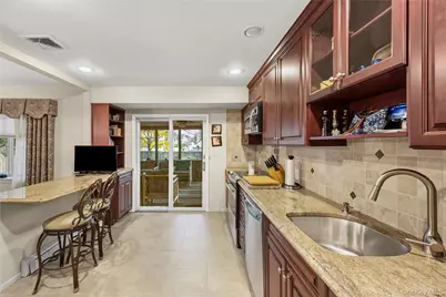 2476 Florin Court, Bellmore, NY 11710 - Photo 7