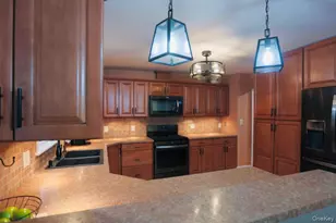 407 Tree Rd, South Setauket, NY 11720 - Photo 7