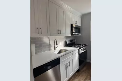 318 Vincent Avenue, Lynbrook, NY 11563 - Photo 3