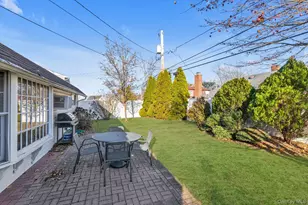 25 March Ln, Westbury, NY 11590 - Photo 15