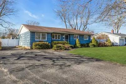 128 Wyandanch Road, Sayville, NY 11782 - Photo 27