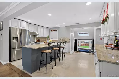 54 W 2nd Street, Freeport, NY 11520 - Photo 9