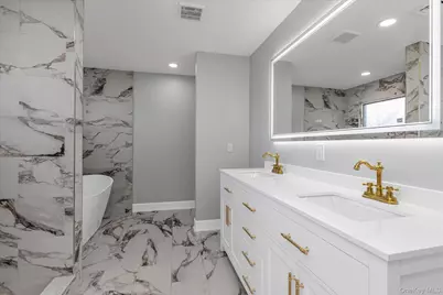 33 Prentice Road, Levittown, NY 11756 - Photo 17