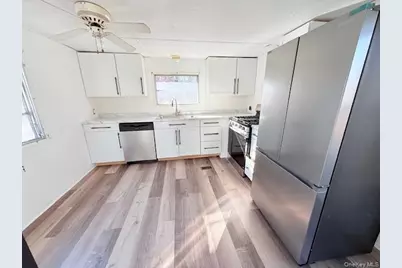 620 Montauk Highway #33, Westhampton Beach, NY 11791 - Photo 5