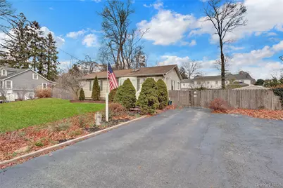 27 Kirby Lane, Ronkonkoma, NY 11779 - Photo 21