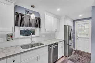 27 Kirby Ln, Ronkonkoma, NY 11779 - Photo 3