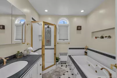 95 Liberty Boulevard, Valley Stream, NY 11580 - Photo 7