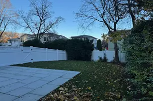 36 Dunes Ln, Port Washington, NY 11050 - Photo 13