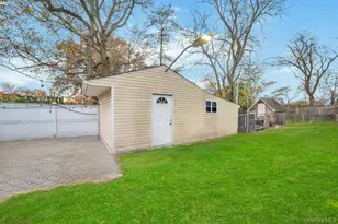 626 Winthrop Dr, Uniondale, NY 11553 - Photo 5