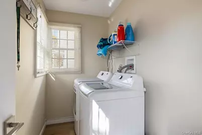 194 Newark Street, Lindenhurst, NY 11757 - Photo 19