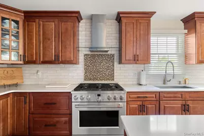 194 Newark Street, Lindenhurst, NY 11757 - Photo 13