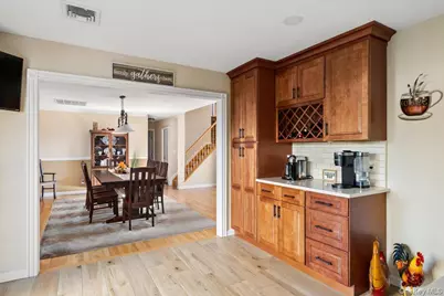 194 Newark Street, Lindenhurst, NY 11757 - Photo 15