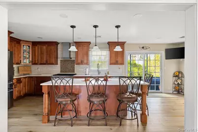 194 Newark Street, Lindenhurst, NY 11757 - Photo 17