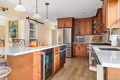 194 Newark Street, Lindenhurst, NY 11757 - Photo 11