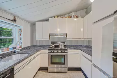 427 Park Avenue, Huntington, NY 11743 - Photo 11