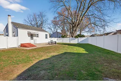 6 Glenda Drive, West Babylon, NY 11704 - Photo 9