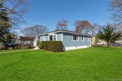 345 41 St Street, Copiague, NY 11726 - Photo 15