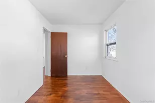 345 41 St St, Copiague, NY 11726 - Photo 11