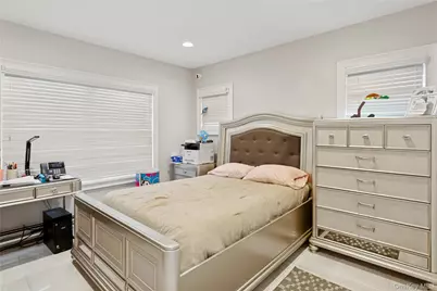 1560 Pebble Lane, Hewlett, NY 11557 - Photo 19