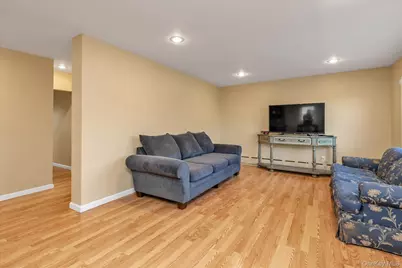 31 Piave Terrace, Lindenhurst, NY 11757 - Photo 3