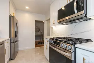 68 Wooleys Ln, Great Neck, NY 11023 - Photo 13