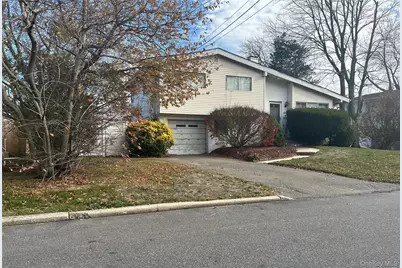 259 W 24th Street, Deer Park, NY 11729 - Photo 3