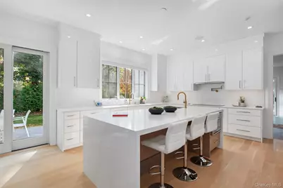 16 Myrtledale Road, Scarsdale, NY 10583 - Photo 9