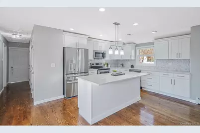 445 45th Street, Copiague, NY 11726 - Photo 7