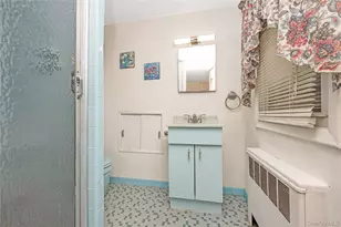 4 Florida Ave, Copiague, NY 11726 - Photo 17