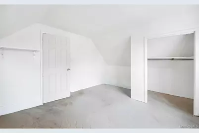 143 Blacksmith Road E, Levittown, NY 11756 - Photo 11