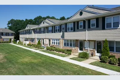 1355 Roanoke Avenue #3re, Riverhead, NY 11901 - Photo 1