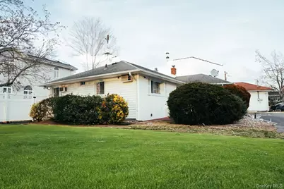 1322 Barry Drive S, Valley Stream, NY 11580 - Photo 9