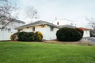 1322 Barry Dr S, Valley Stream, NY 11580 - Photo 9