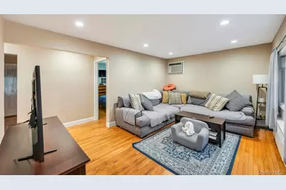 24 W Oak Street, Farmingdale, NY 11735 - Photo 7