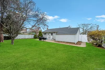 24 W Oak Street, Farmingdale, NY 11735 - Photo 23