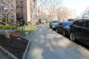 87-30 204th St, Hollis, NY 11423 - Photo 5