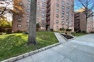 87-30 204th St, Hollis, NY 11423 - Photo 1