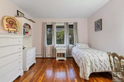 158 Old Courthouse Road, Manhasset Hills, NY 11040 - Photo 29