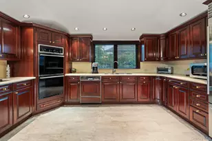 158 Old Courthouse Rd, Manhasset Hills, NY 11040 - Photo 15