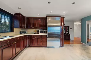 158 Old Courthouse Rd, Manhasset Hills, NY 11040 - Photo 17