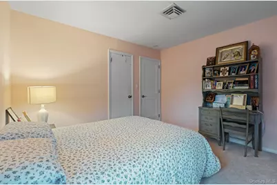 158 Old Courthouse Road, Manhasset Hills, NY 11040 - Photo 25