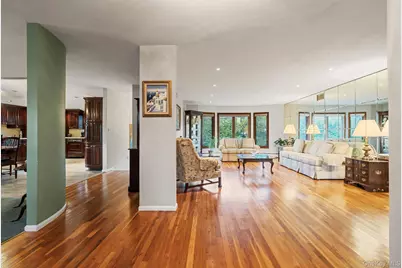 158 Old Courthouse Road, Manhasset Hills, NY 11040 - Photo 5