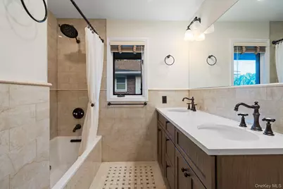 158 Old Courthouse Road, Manhasset Hills, NY 11040 - Photo 27