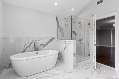 3421 Hawthorne Drive N, Wantagh, NY 11793 - Photo 37