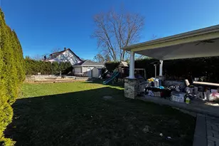 44 Buffet Pl, Huntington Station, NY 11746 - Photo 11