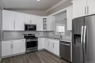 109 Village Green Dr, Port Jefferson Station, NY 11776 - Photo 3