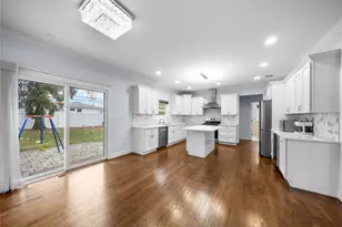 22 Preston Ln, Syosset, NY 11791 - Photo 15