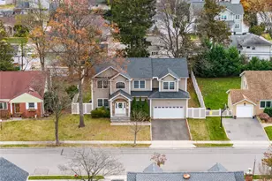 22 Preston Ln, Syosset, NY 11791 - Photo 3