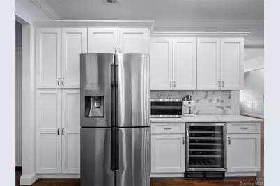 22 Preston Lane, Syosset, NY 11791 - Photo 9